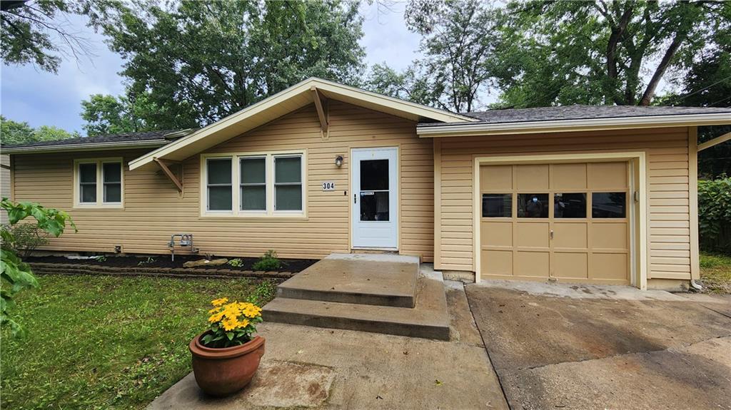 2nd image of 304 Wilshire Blvd, Liberty, MO 64068 | MLS# 2636018