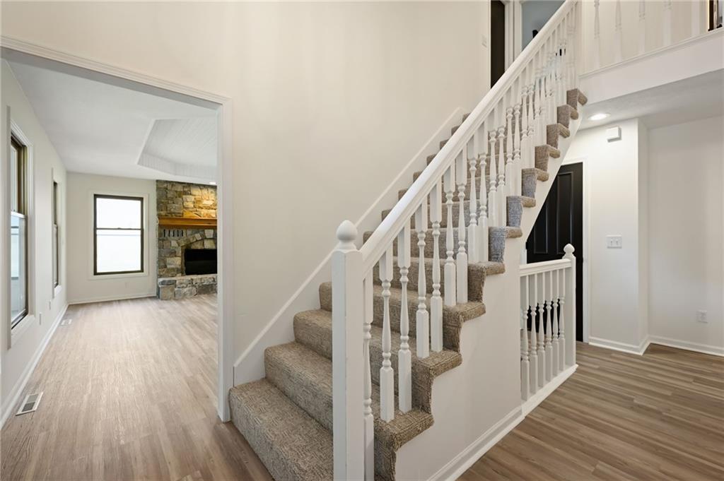 5th image of 1636 Thames Dr Ne, Lee's Summit, MO 64086 | MLS# 2636023
