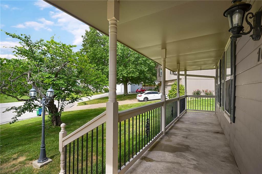 4th image of 1636 Thames Dr Ne, Lee's Summit, MO 64086 | MLS# 2636023