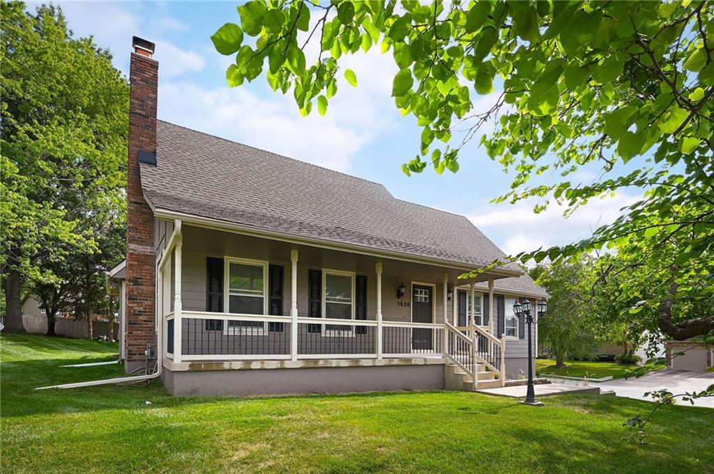2nd image of 1636 Thames Dr Ne, Lee's Summit, MO 64086 | MLS# 2636023