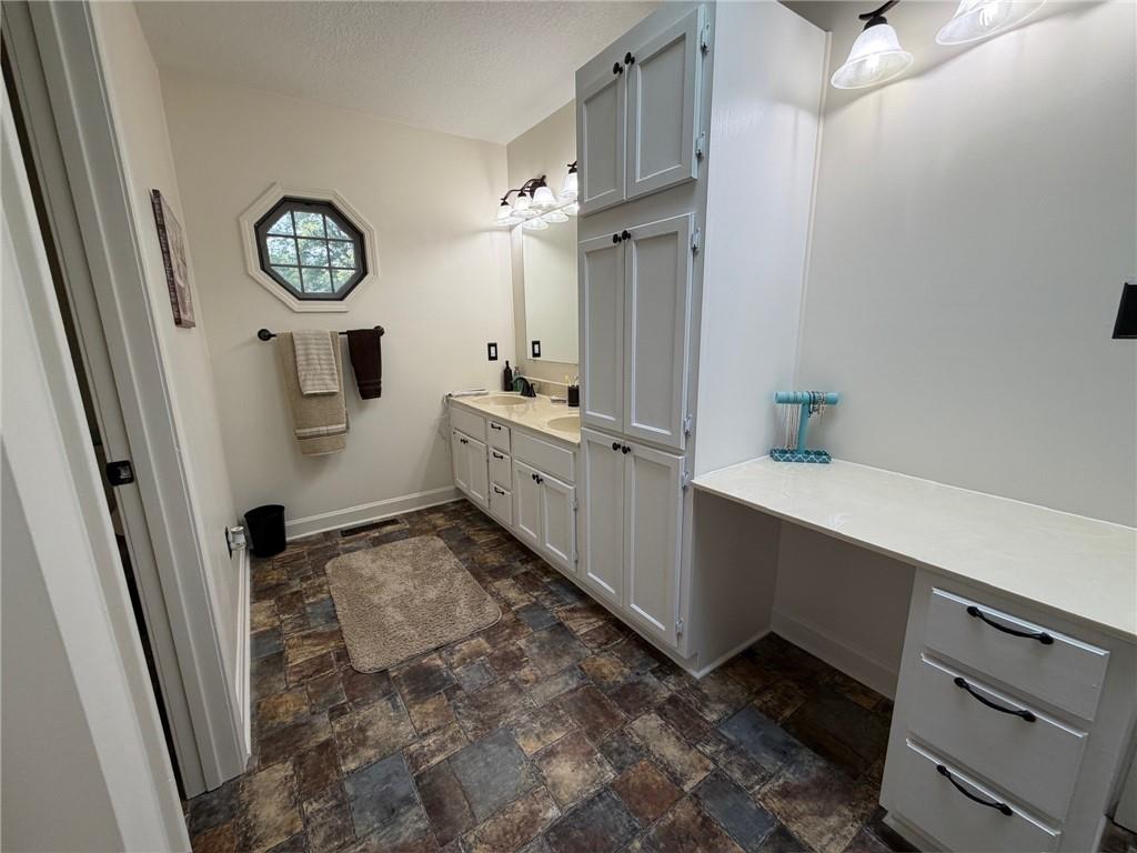 5th image of 1800 E Mechanic Ave, Independence, MO 64050 | MLS# 2636036