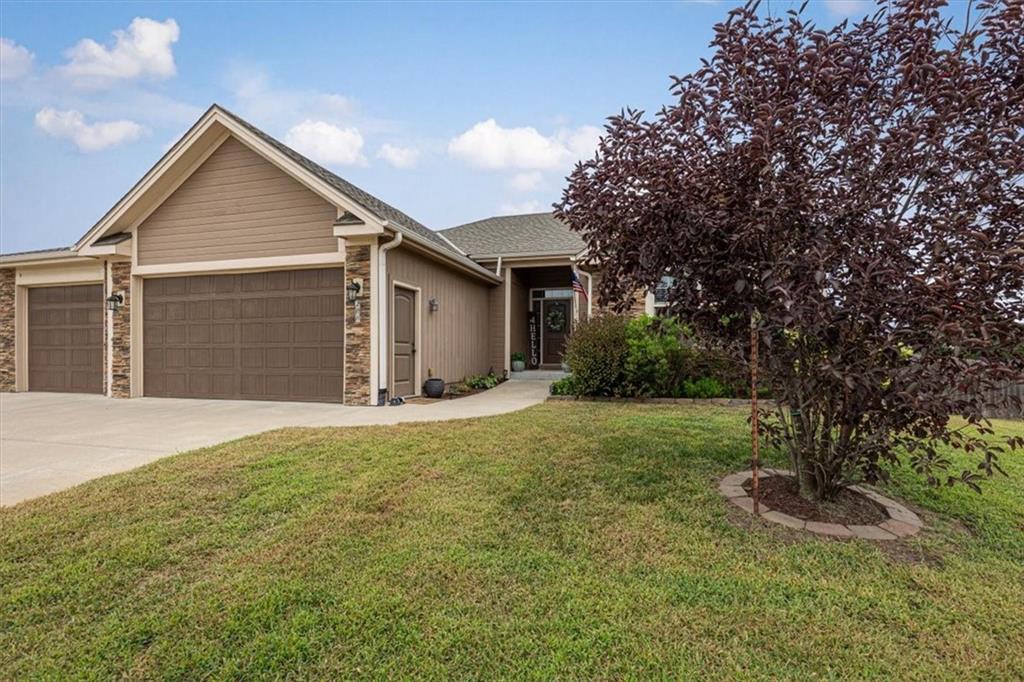 Photo 5 of Single family home for sale at 200 Rock Crk Ter, Smithville, MO 64089 | MLS# 2636053 | Listing updated on 2026-09-02