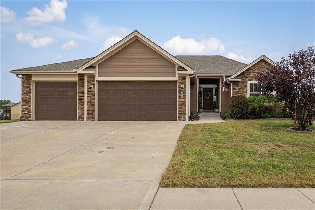 Photo 1 of Single family home for sale at 200 Rock Crk Ter, Smithville, MO 64089 | MLS# 2636053 | Listing updated on 2026-09-02