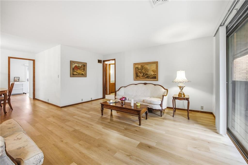 4th image of 441 W 104Th St #D, Kansas City, MO 64114 | MLS# 2636055