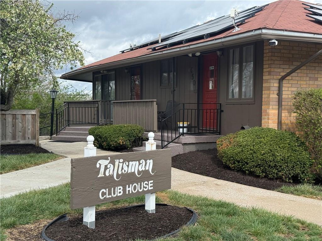 2nd image of 441 W 104th St, Kansas City, MO 64114