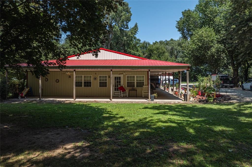2nd image of 1215 Parker Rd, St Joseph, MO 64504 | MLS# 2636060