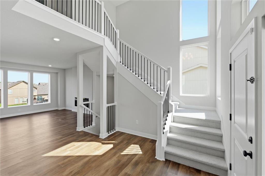 4th image of 413 Woodview Dr, Raymore, MO 64083 | MLS# 2636061