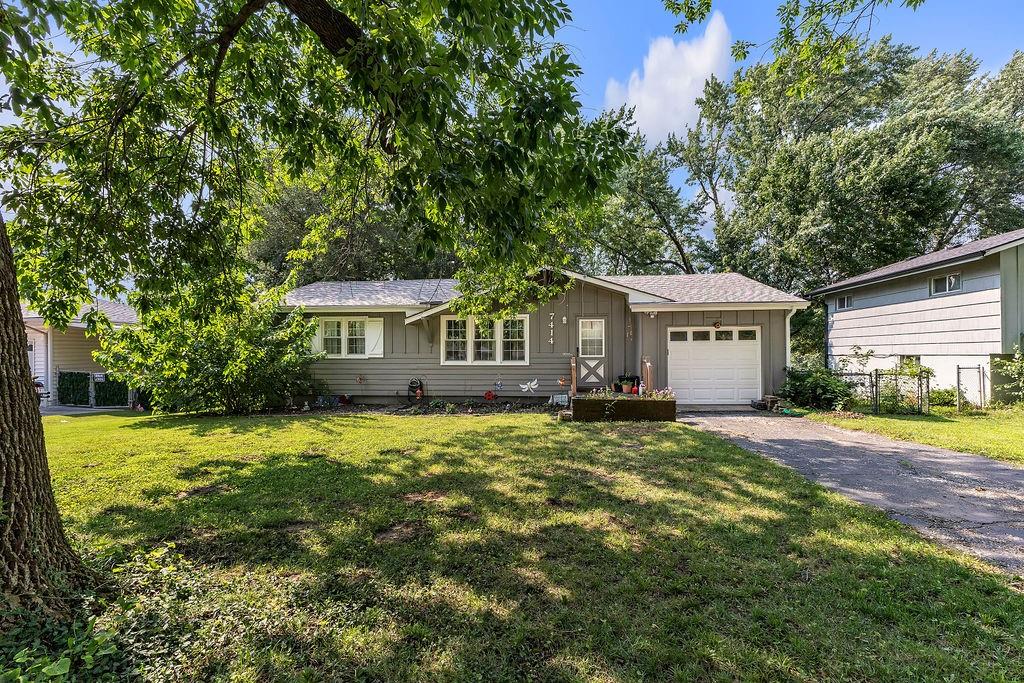 1st image of 7414 Park Forest Ln, Kansas City, MO 64152 | MLS# 2636076