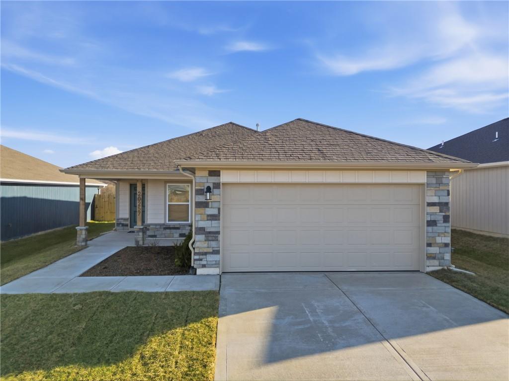 1st image of 2768 Woodfield Dr, Tonganoxie, KS 66086 | MLS# 2636095
