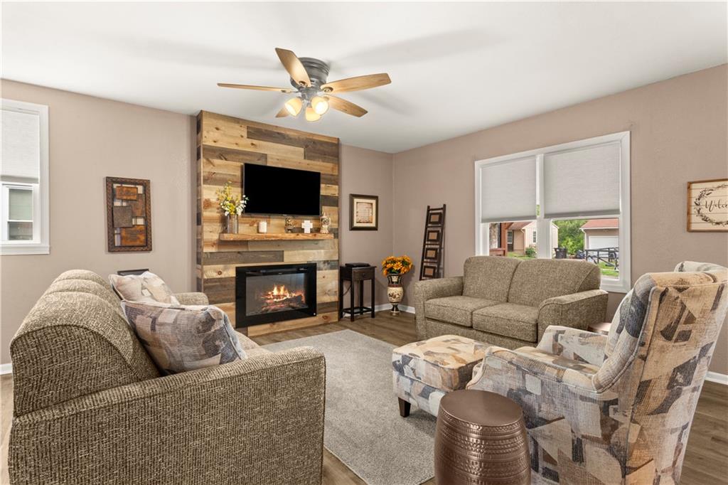 4th image of 16109 E 17Th St S, Independence, MO 64050 | MLS# 2636099