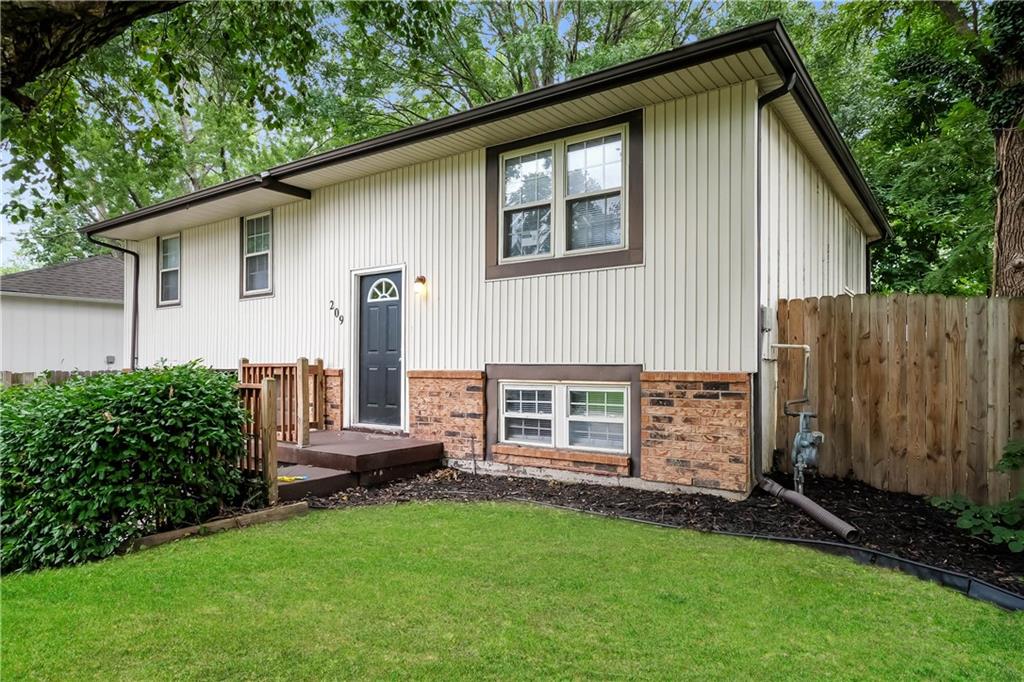 2nd image of 209 Valley Dr, Grain Valley, MO 64029 | MLS# 2636137