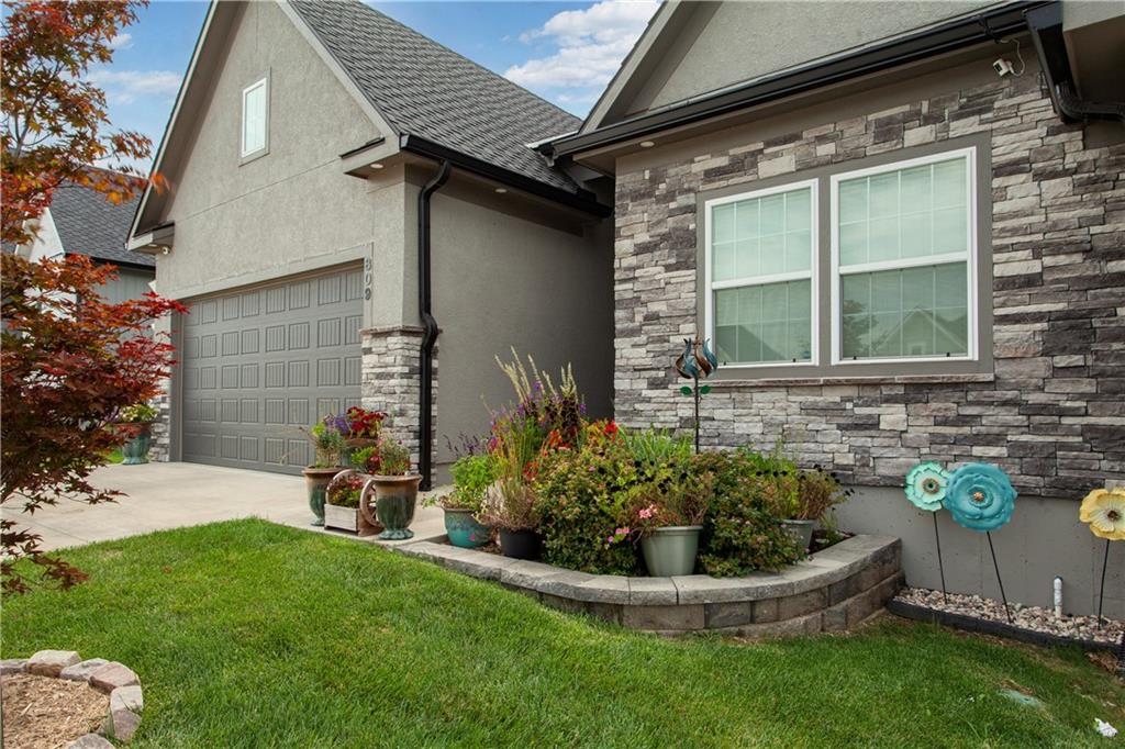 2nd image of 809 Ne Algonquin St, Lees Summit, MO 64064 | MLS# 2636166