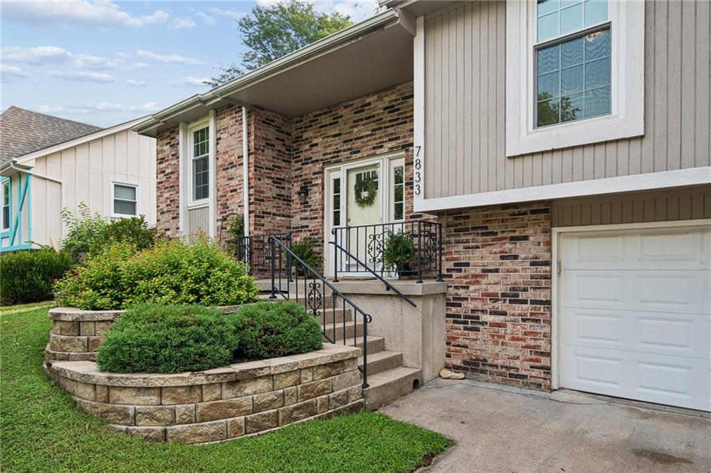 3rd image of 7833 N Michigan Ave, Kansas City, MO 64118 | MLS# 2636177