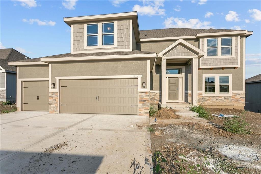 1st image of 11034 N Corrington Ave, Kansas City, MO 64156 | MLS# 2636195