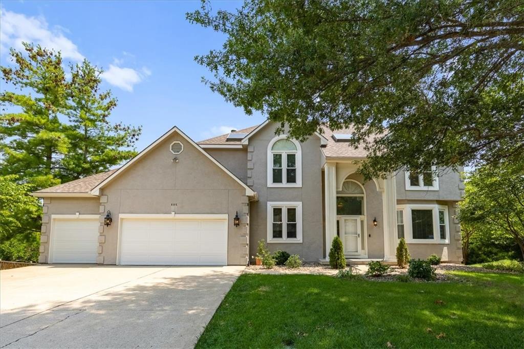 1st image of 605 Edgewood Dr, Lee's Summit, MO 64081 | MLS# 2636197
