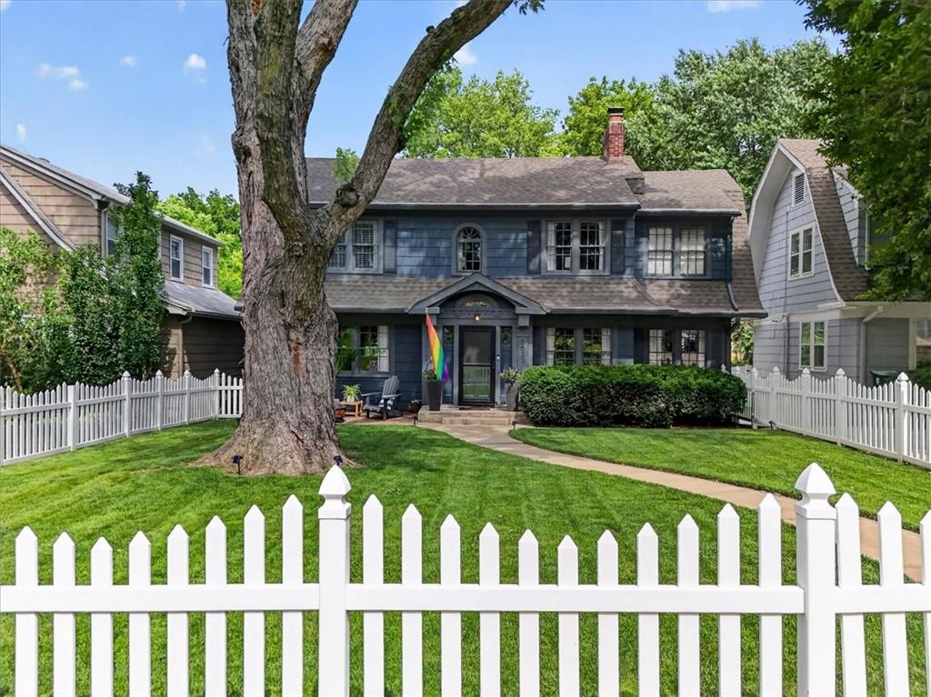 3rd image of 5637 Oak St, Kansas City, MO 64113 | MLS# 2636201