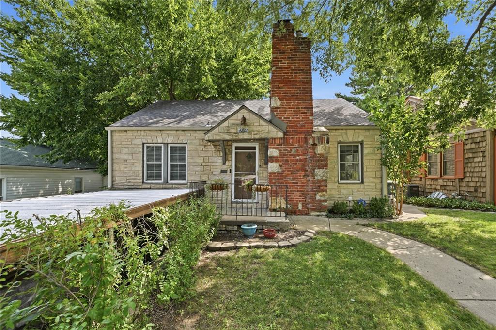 3rd image of 4201 Roanoke Rd, Kansas City, MO 64111 | MLS# 2636205