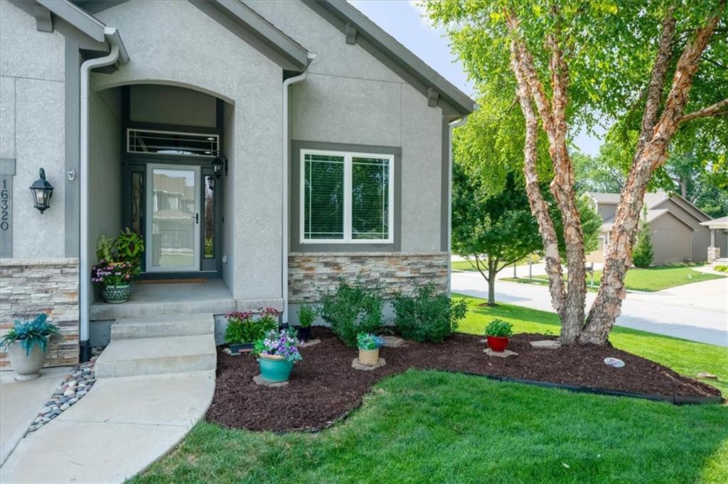 2nd image of 16320 S Heatherwood St, Olathe, KS 66062 | MLS# 2636222