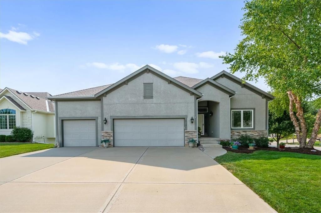 1st image of 16320 S Heatherwood St, Olathe, KS 66062 | MLS# 2636222