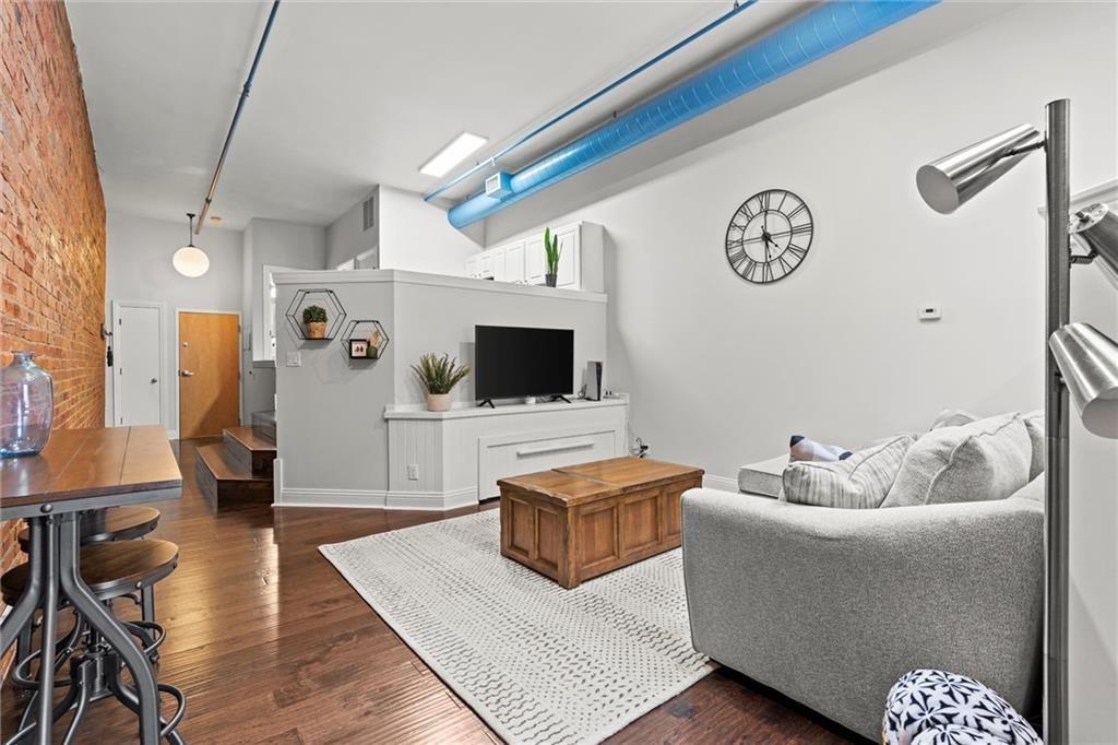 2nd image of 700 Broadway Blvd, Kansas City, MO 64105