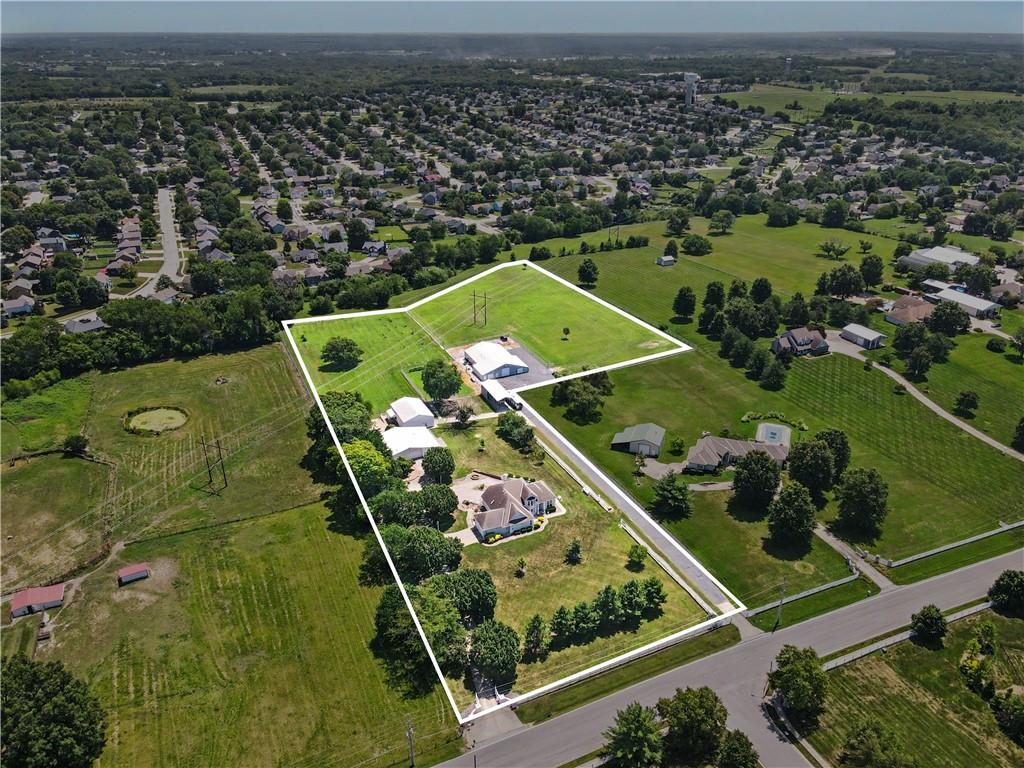 2nd image of 903 Doc Henry Rd, Greenwood, MO 64034 | MLS# 2636264