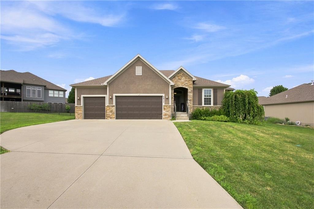 3rd image of 4817 Sw Marguerite St, Blue Springs, MO 64015 | MLS# 2636271