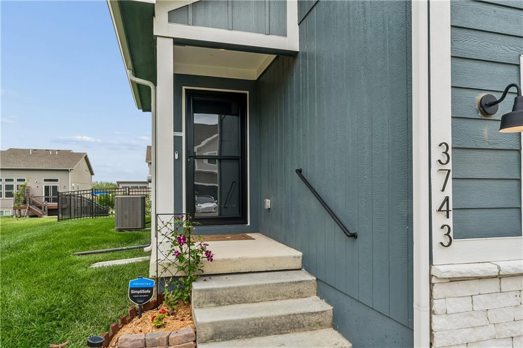 2nd image of 3743 Sw Clayton Pl, Lees Summit, MO 64082 | MLS# 2636287