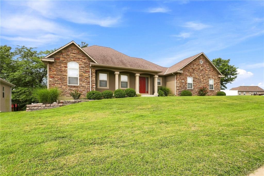 2nd image of 628 Oakmont Dr, Warrensburg, MO 64093 | MLS# 2636293