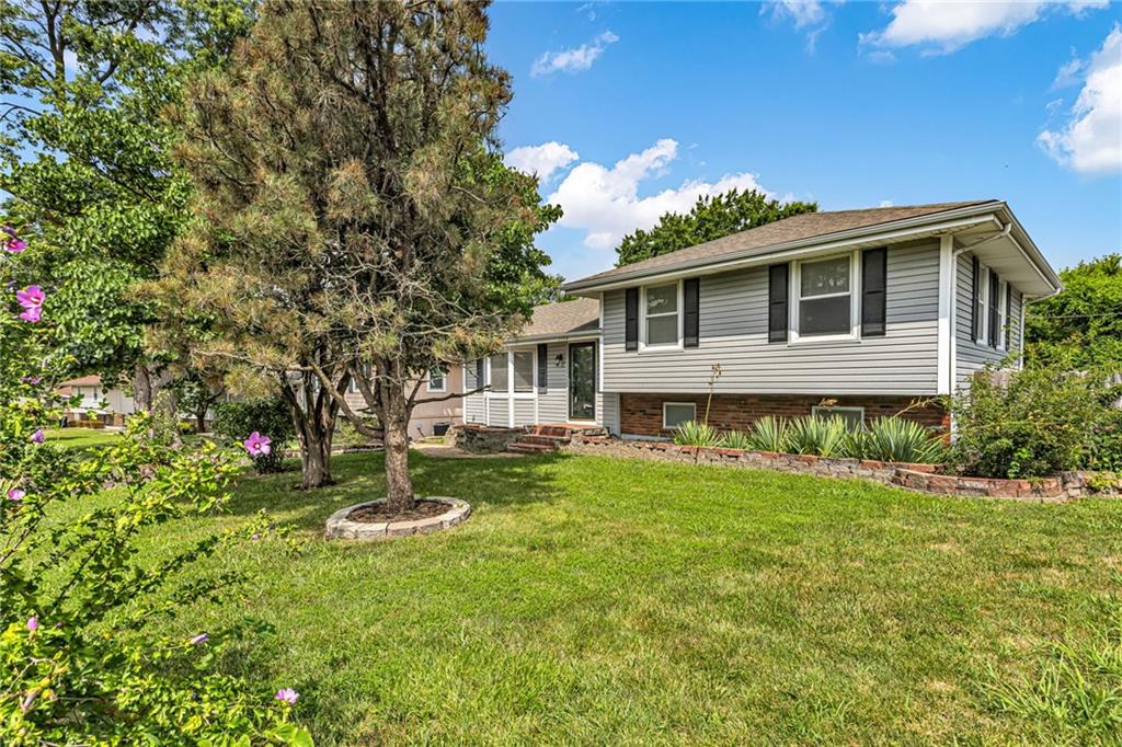 1st image of 1304 Nw 65th Ter, Kansas City, MO 64118 | MLS# 2636298