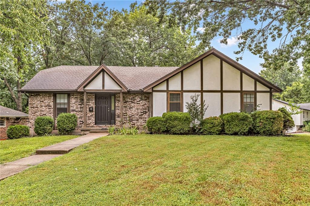 1st image of 3612 Ne Chapel Dr, Lees Summit, MO 64064 | MLS# 2636301