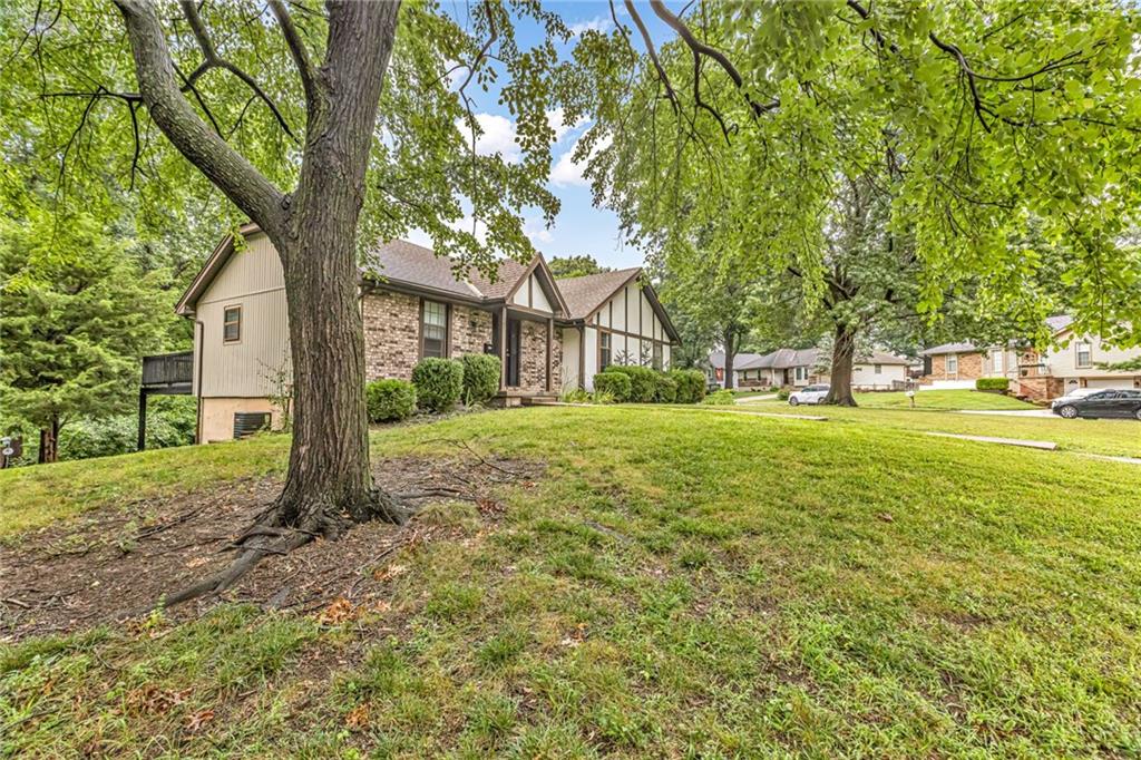 2nd image of 3612 Ne Chapel Dr, Lees Summit, MO 64064 | MLS# 2636301