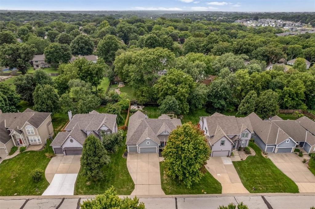 2nd image of 7326 Charles St, Shawnee, KS 66216 | MLS# 2636332