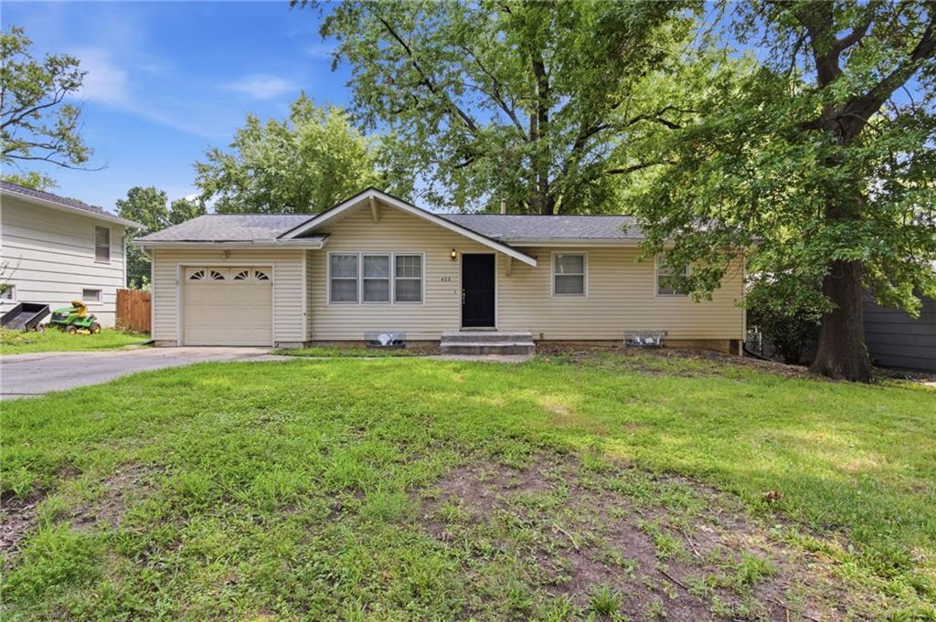 1st image of 423 Monterey Ave, Liberty, MO 64068 | MLS# 2636340