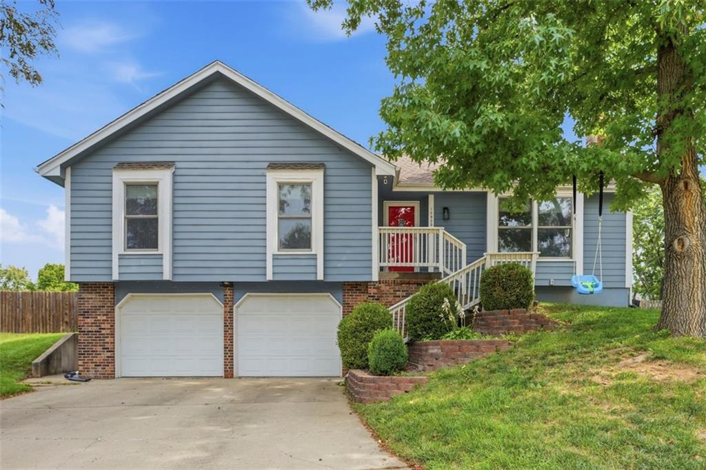 1st image of 12825 S Arapaho Dr, Olathe, KS 66062 | MLS# 2636348