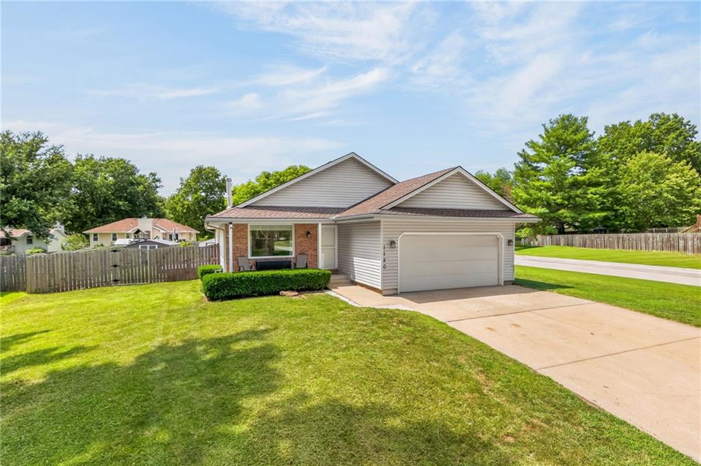 2nd image of 1120 Ne Banner Dr, Lees Summit, MO 64086 | MLS# 2636354