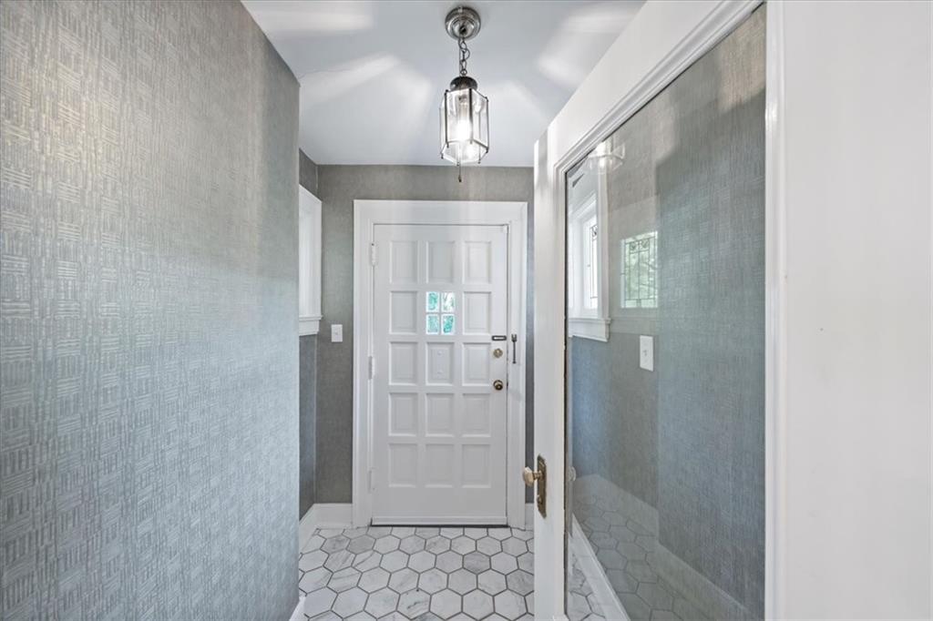 4th image of 11 E Concord Ave, Kansas City, MO 64112 | MLS# 2636365