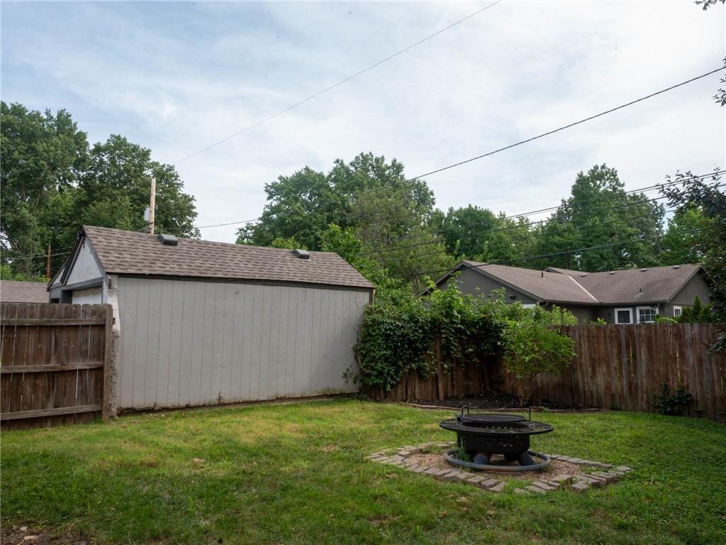 22nd image of 7551 Grand Ave, Kansas City, MO 64114 | MLS# 2636369