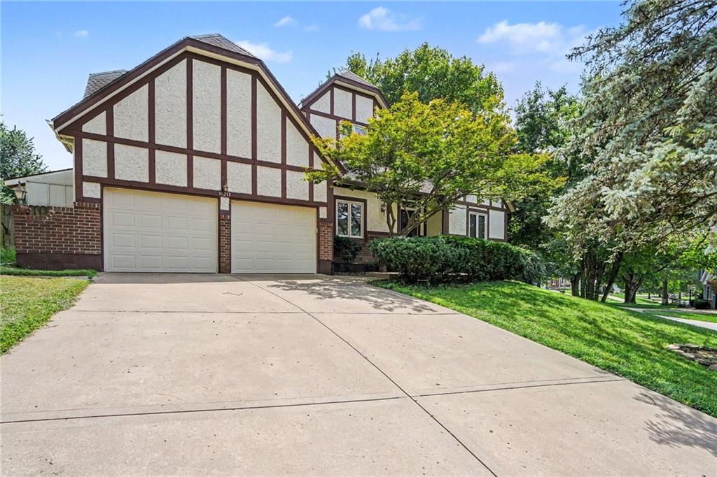2nd image of 16213 W 136th Ter, Olathe, KS 66062 | MLS# 2636370