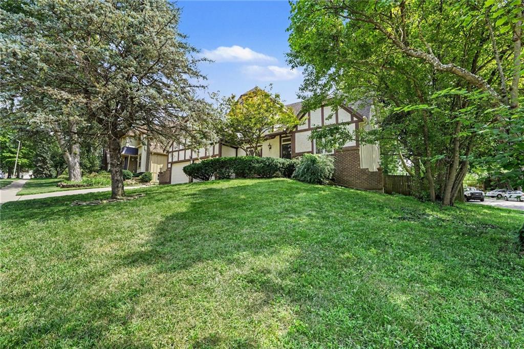 3rd image of 16213 W 136Th Ter, Olathe, KS 66062 | MLS# 2636370