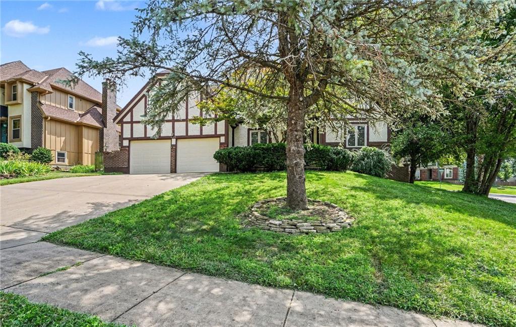 1st image of 16213 W 136th Ter, Olathe, KS 66062 | MLS# 2636370