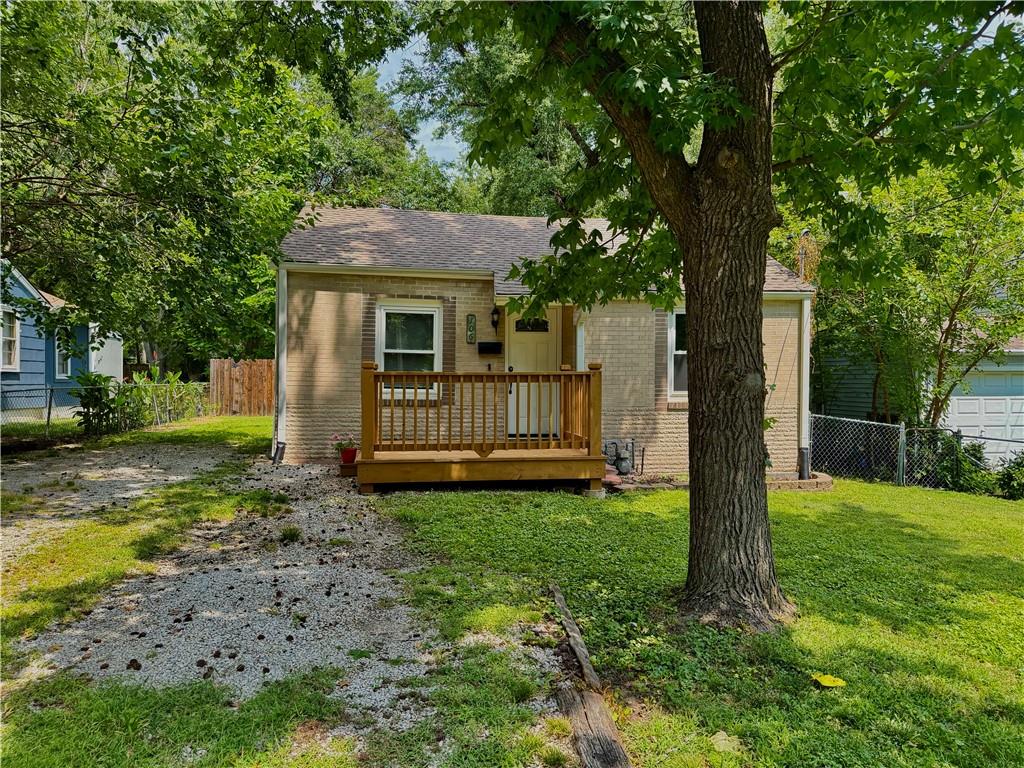 2nd image of 106 Ne Ash St, Lees Summit, MO 64063 | MLS# 2636371