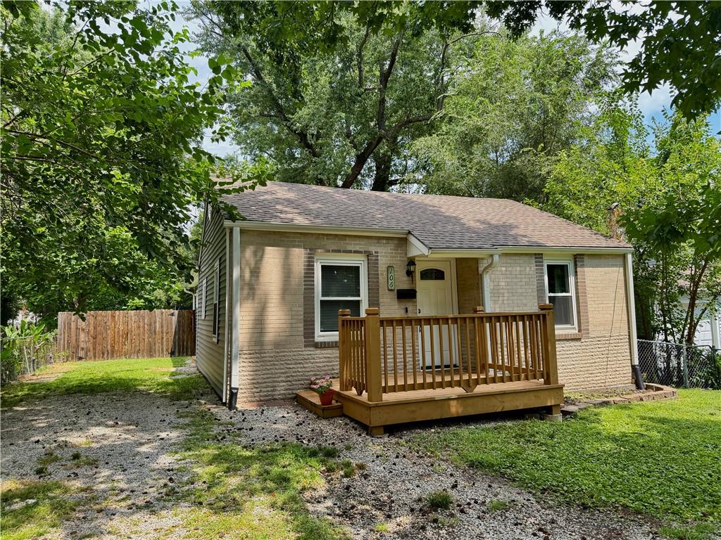 1st image of 106 Ne Ash St, Lees Summit, MO 64063 | MLS# 2636371
