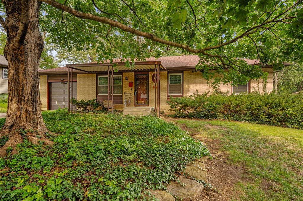 5th image of 3701 Randall Dr, Independence, MO 64055 | MLS# 2636373