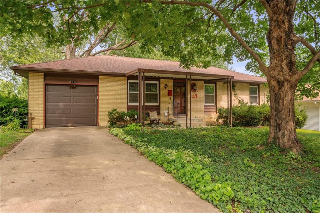 1st image of 3701 Randall Dr, Independence, MO 64055 | MLS# 2636373