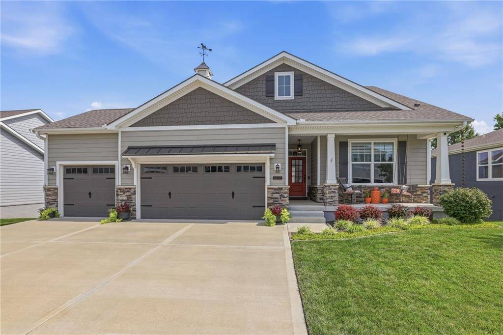2nd image of 705 Sw Haverford Rd, Lees Summit, MO 64081 | MLS# 2636379