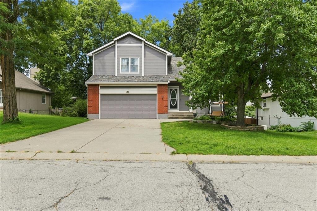 1st image of 1207 Sw Eastman Ct, Blue Springs, MO 64015 | MLS# 2636426