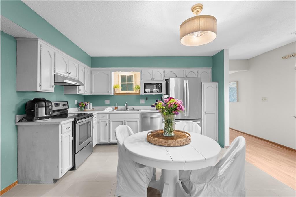 4th image of 518 NE 6th St, Blue Springs, MO 64014