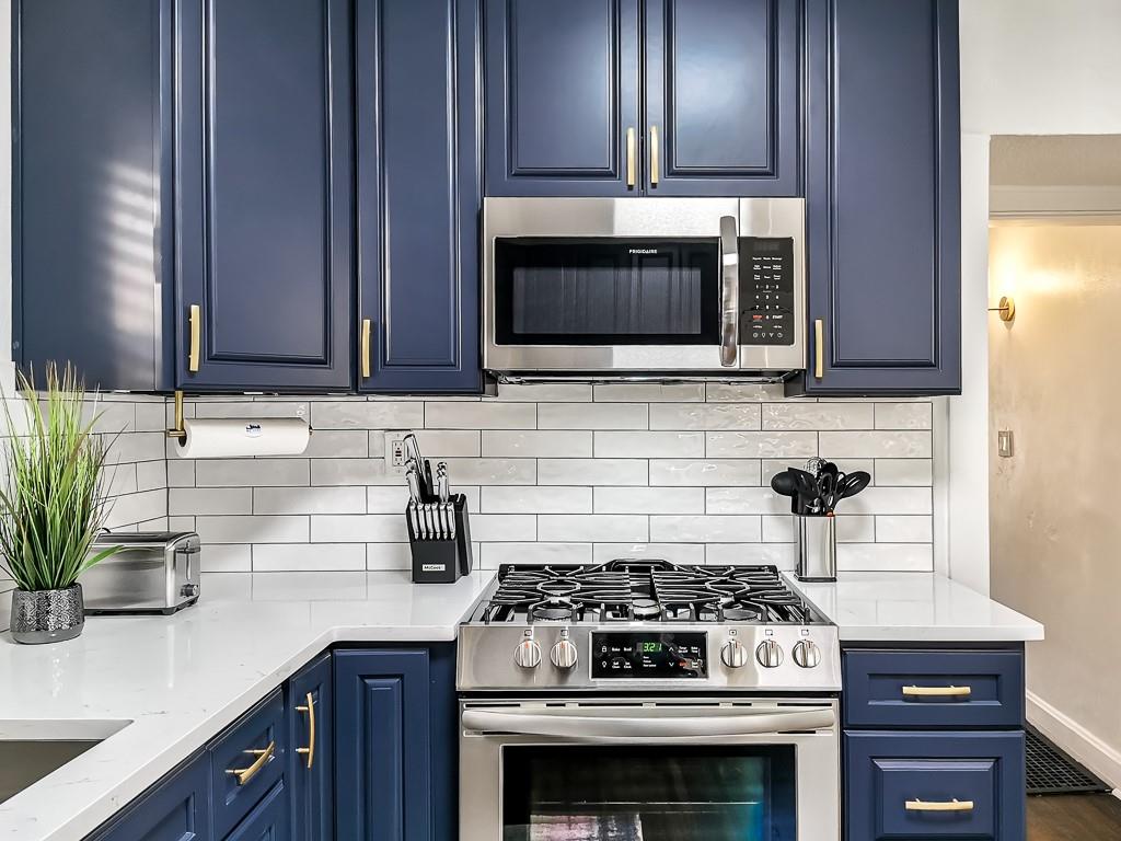 3rd image of 4548 Mercier St, Kansas City, MO 64111 | MLS# 2636461