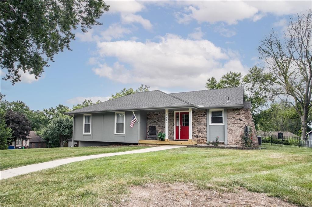 2nd image of 3800 Ne Carriage St, Lees Summit, MO 64064 | MLS# 2636481
