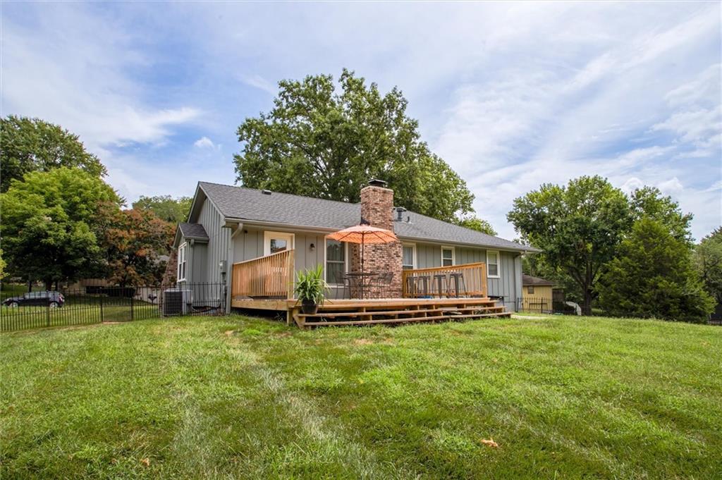 4th image of 3800 Ne Carriage St, Lees Summit, MO 64064 | MLS# 2636481
